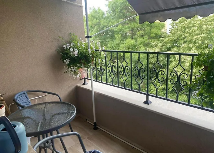 Kashmir Deluxe Apartment With Parking